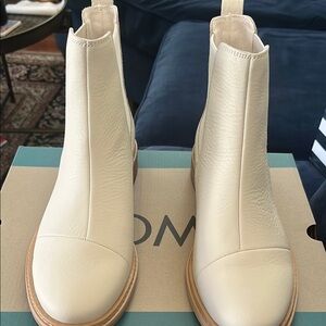 NWT TOMS cream colored Charlie boots.